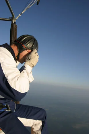 Fallschirmsprung aus dem Ballon – Aufnahme 3 aus dem Bildarchiv