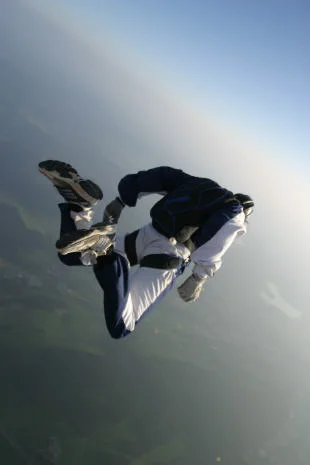 Fallschirmsprung aus dem Ballon – Aufnahme 6 aus dem Bildarchiv